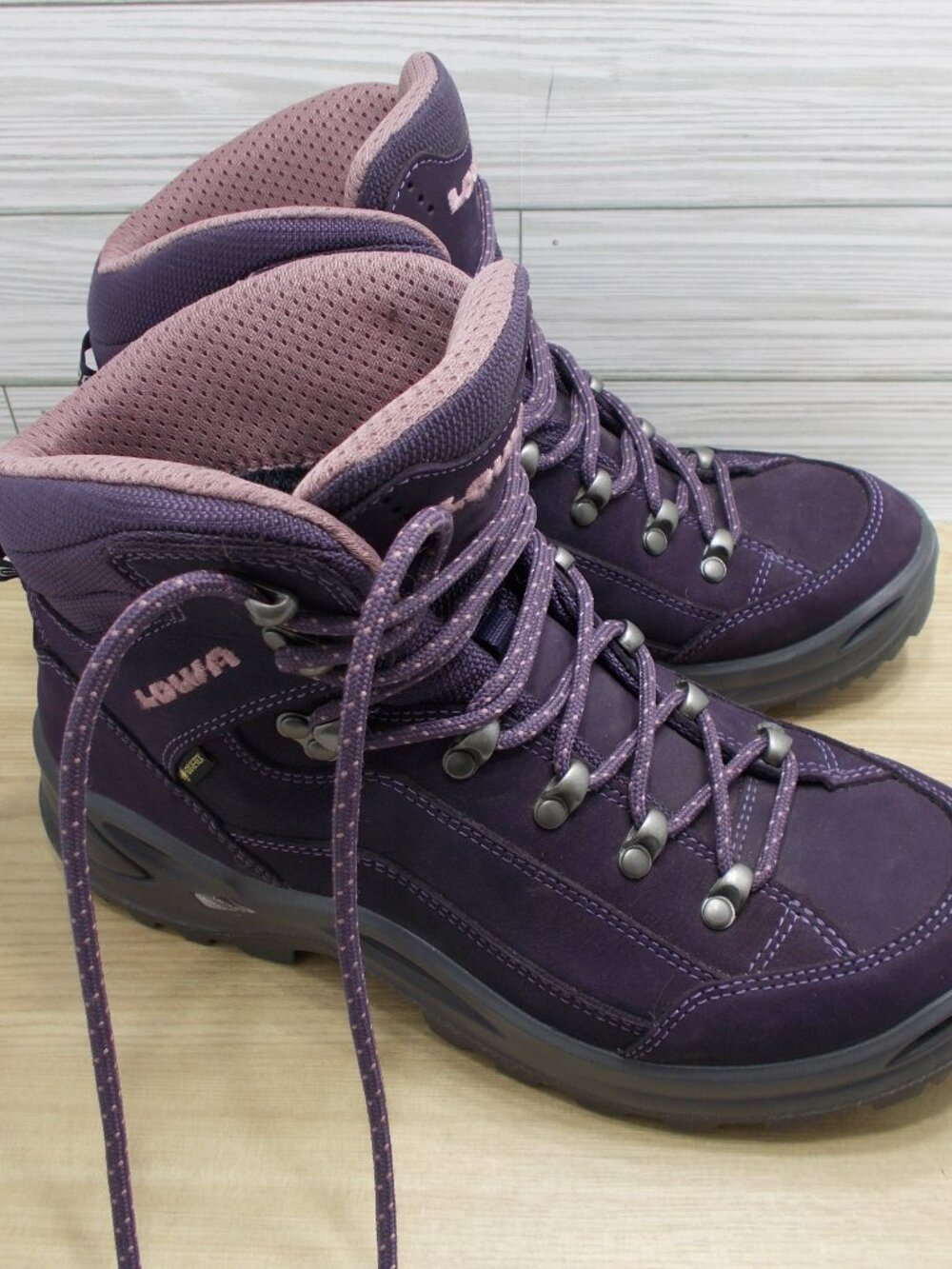 Lowa Plum Renegade GTX Mid Hiking Boots Size 8.5 All Terrain Classic - Picture 3 of 5
